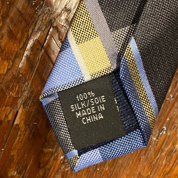 MICHAEL KORS men’s tie. Plaid 100% silk - Picture 6 of 7